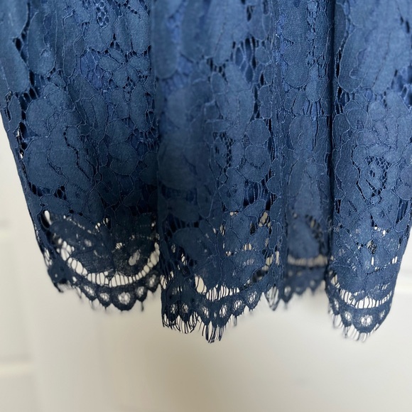 ASTR The Label lace v-neck blue Large sheath dress - Picture 3 of 6